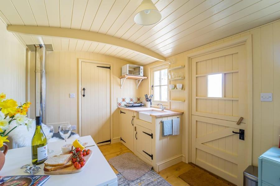 The Baytree Shepherds Hut Stonehouse (Gloucestershire) Exterior photo